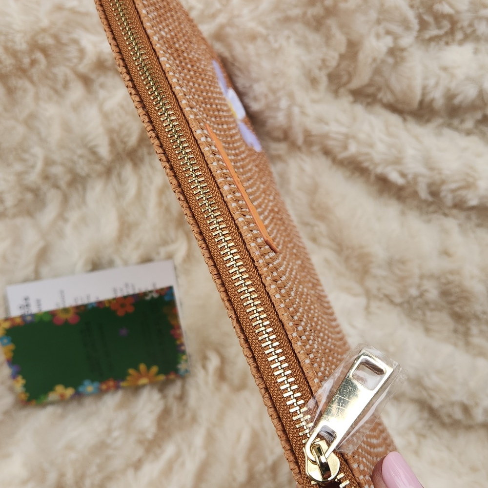 Marc Jacobs Raffia Wristlit - Picture 4 of 8